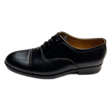black leather oxford shoes with cap toe and lace-up design for formal business wear