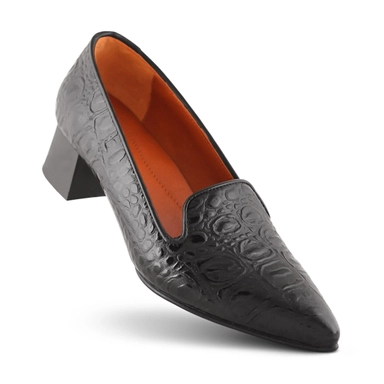 black crocodile texture leather pumps with block heel and pointed toe for elegant wear