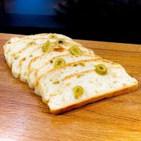 نان چاباتا زیتونی
