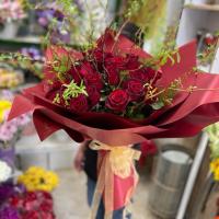 دسته گل رز قرمز