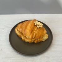 کروسان بادام زمینی