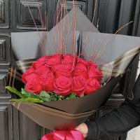 دسته گل رز قرمز