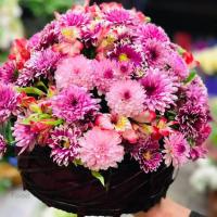 سبد گل بهاره داوودی طیف رنگی سفید صورتی