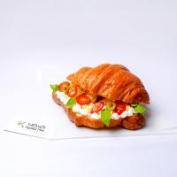 کروسان پنیر و گردو